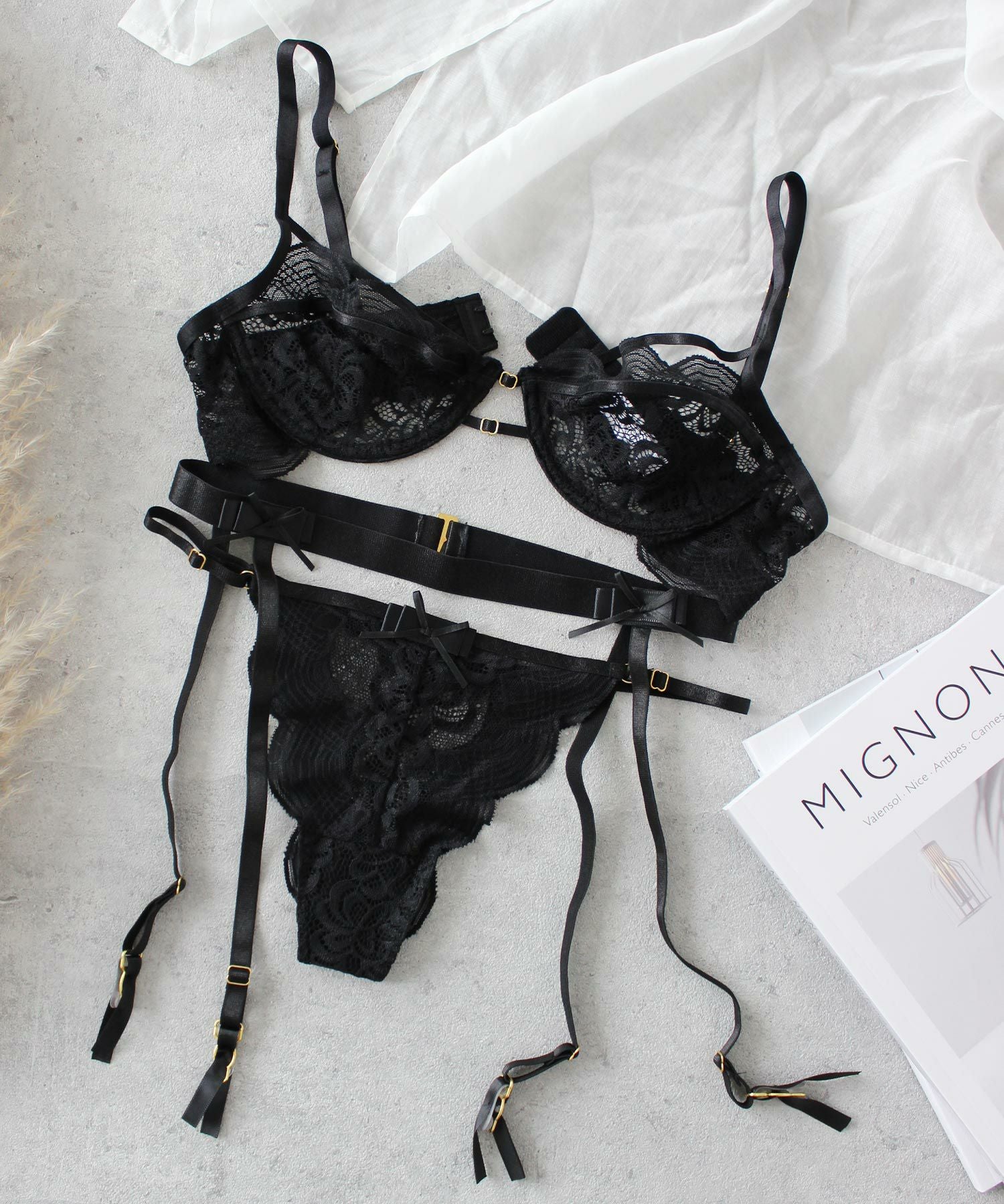 同色ガーターベルト付き ロテュスダンテルバストラインブラ＆ショーツ